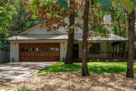 5 Brecknock Dr, Bella Vista, AR 72714