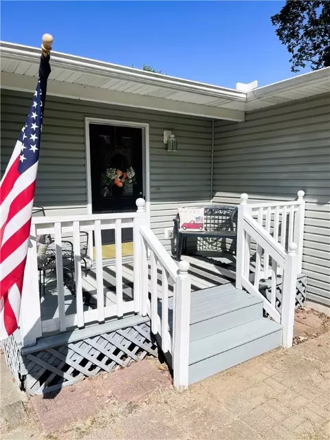 100 Blackfoot Dr, Holiday Island, AR 72631