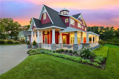 615 NE 2nd St, Bentonville, AR 72712