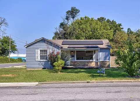 619 W Pine St, Rogers, AR 72756