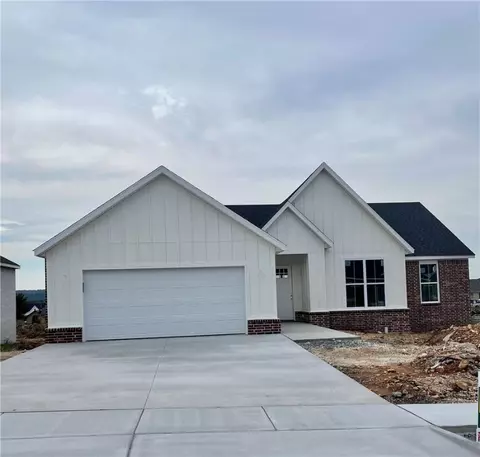 901 Round Top St, Prairie Grove, AR 72753
