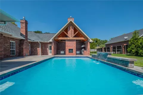 9 Windsor Dr, Rogers, AR 72758