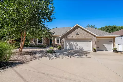18 Thackery Ln, Bella Vista, AR 72714