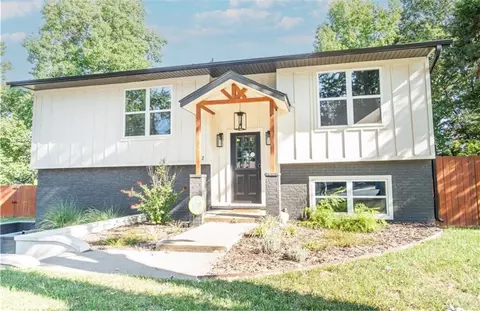 712 SW 3rd St, Bentonville, AR 72712