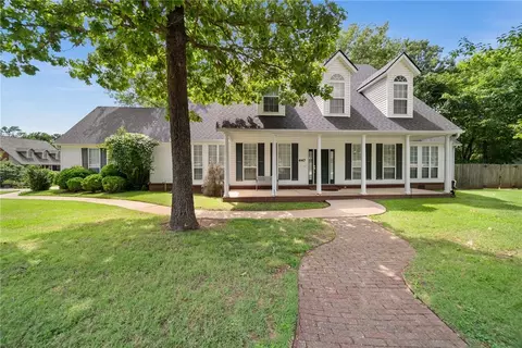 647 Waterman Ave, Fayetteville, AR 72701