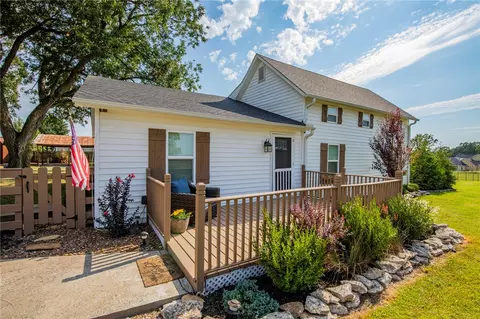 15047 Spring Valley Rd, Gravette, AR 72736