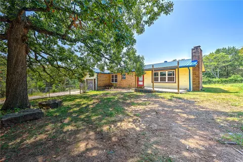 1019 Edgewood Pl, Huntsville, AR 72740