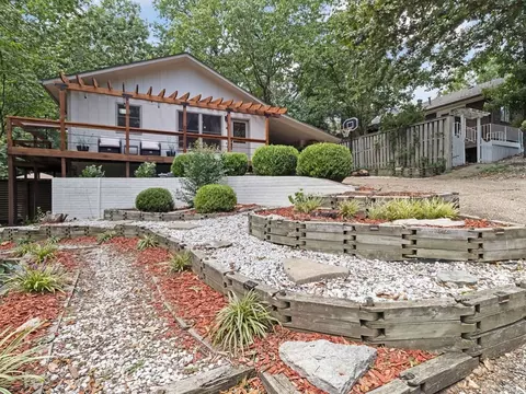 4 Pembroke Cir, Bella Vista, AR 72715