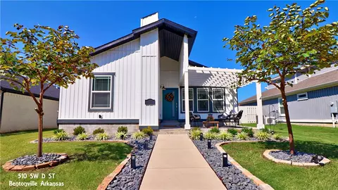 510 SW D St, Bentonville, AR 72712