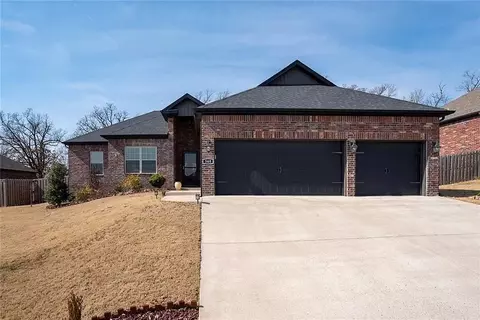 560 Lancaster Rd, Centerton, AR 72719