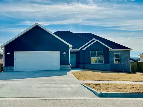 921 Round Top St, Prairie Grove, AR 72753
