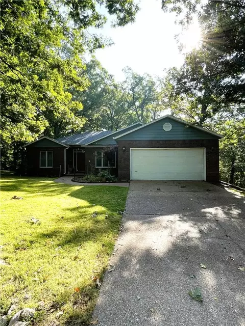 1 Woodview Ln, Holiday Island, AR 72631