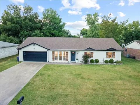 404 SW 11th St, Bentonville, AR 72712
