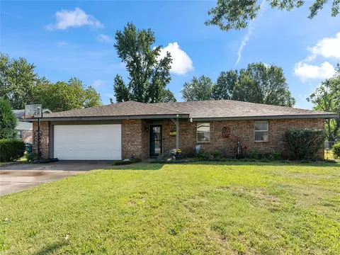 1405 Ridgecrest St, Springdale, AR 72762