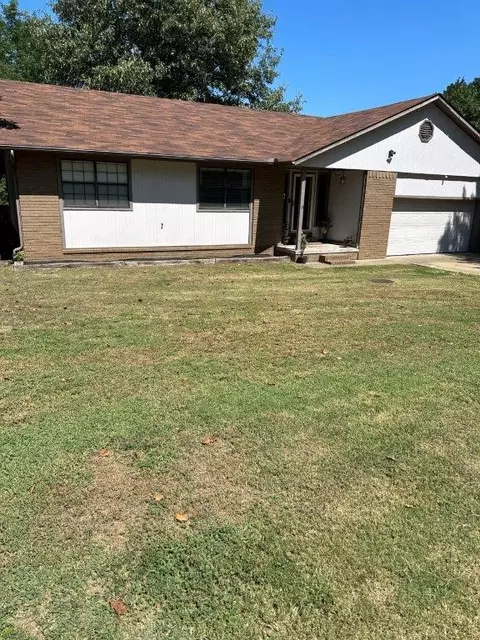 809 S Riviera Dr, Rogers, AR 72758