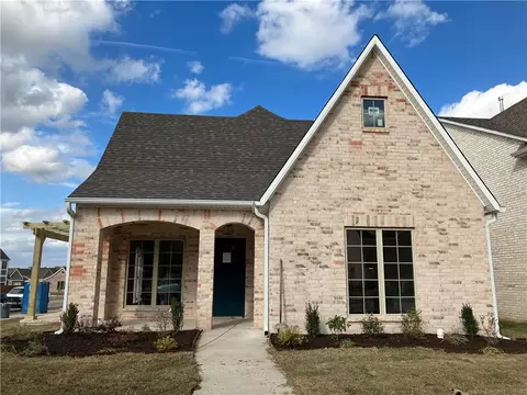 131 N Hawkstone Dr, Fayetteville, AR 72704