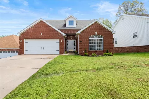 6 Ridgeview Ln, Bentonville, AR 72712