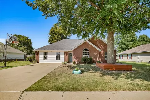 1405 Abraham Dr, Siloam Springs, AR 72761