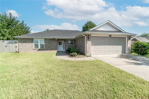 1009 Applewood Cir, Centerton, AR 72719