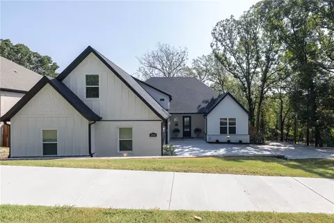 2964 N Oak Bailey Dr, Fayetteville, AR 72703
