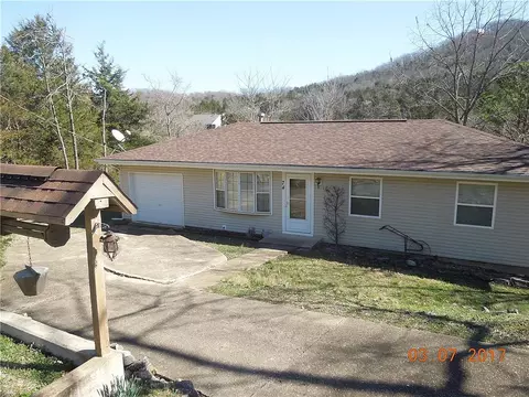 74 Eagle Dr, Holiday Island, AR 72631