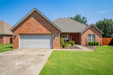 3119 Greenwich St, Springdale, AR 72764