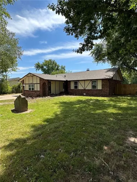 1987 Green Acres Cir, Springdale, AR 72764