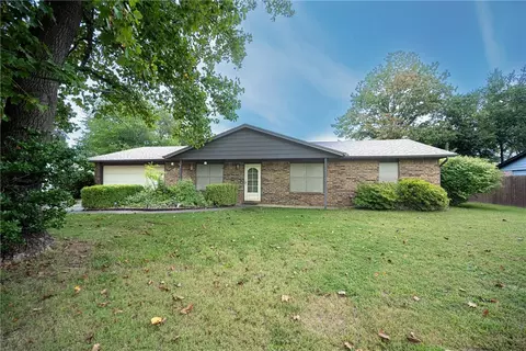 907 N Westridge Ave, Rogers, AR 72756
