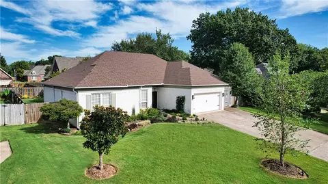 204 NW O St, Bentonville, AR 72712
