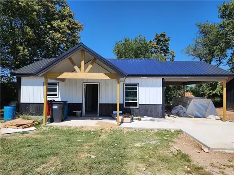 359 E Callis St, Colcord, OK 74338