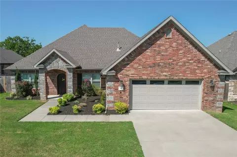 389 Reeds Bridge Dr, Fayetteville, AR 72704