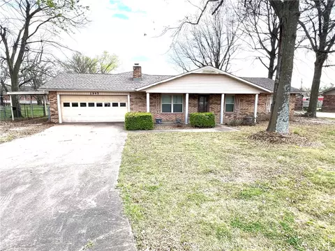 1945 Elm Springs Rd, Springdale, AR 72762