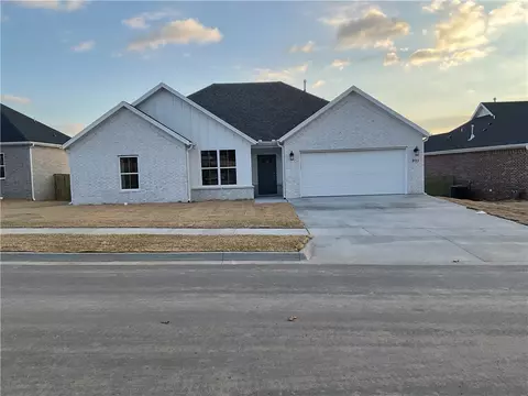 911 Round Top St, Prairie Grove, AR 72753