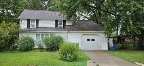 501 Byers Ave, Gentry, AR 72734