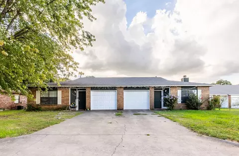 1108 S 1110 S 25th Pl, Rogers, AR 72758