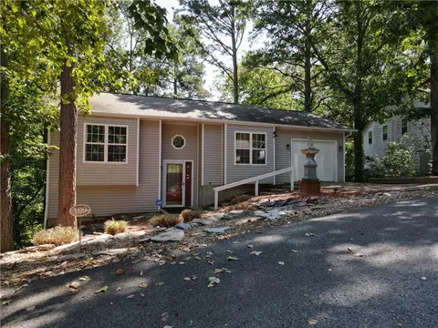 109 Jay Ln, Eureka Springs, AR 72632