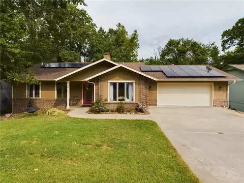 5 Whitwick Ln, Bella Vista, AR 72715