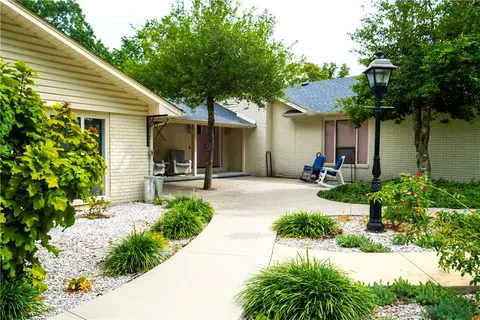 705 S 13th St, Rogers, AR 72758