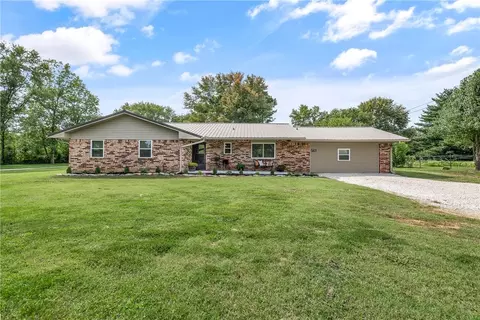 561 S Davis St, Pea Ridge, AR 72751