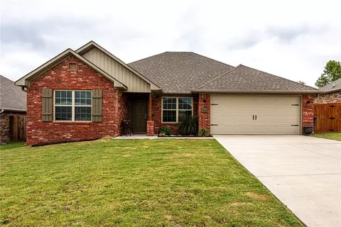 2112 Carlisle St, Gentry, AR 72734