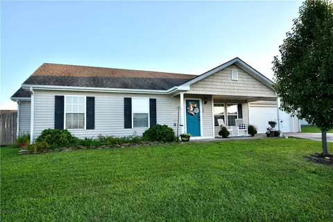 1281 Colonel Salomon Dr, Prairie Grove, AR 72753