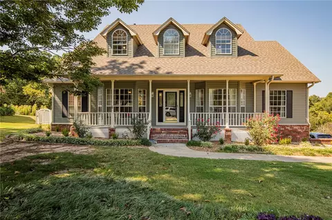 1704 Granada Dr, Springdale, AR 72762