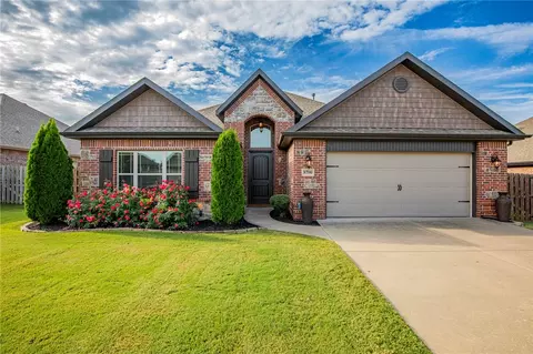 5700 W Murfield Dr, Rogers, AR 72758