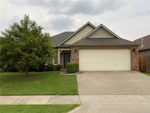 2632 N Miranda Ave, Fayetteville, AR 72703