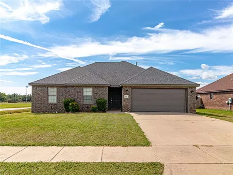 801 Almond St, Gravette, AR 72736