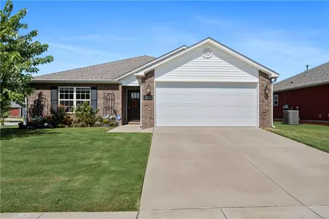 1285 S Gentle Valley Dr, Fayetteville, AR 72704