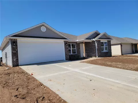 1731 Hermitage Dr, Centerton, AR 72719