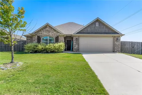 1010 Black Locust Dr, Centerton, AR 72719