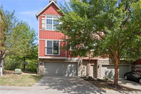 2862 Redstone Dr, Fayetteville, AR 72704