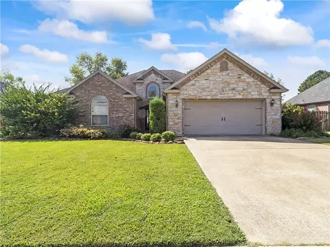 2537 W Vanike Dr, Fayetteville, AR 72704